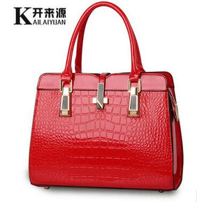 100% Genuine leather Women handbags 2019 new light leather bag female crocodile high-grade shoulder bags of western style bag